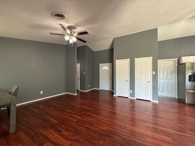 Photo - 3 Bedroom 2 Bathroom Home Close Neighborhood Wal Mart and NMSU-A