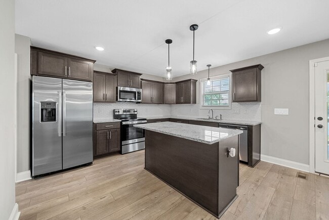 Photo - Beautiful 4-Bedroom Home with Modern Comfo...
