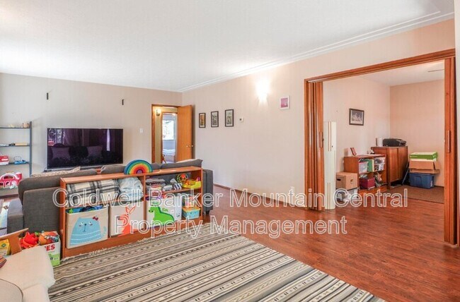 Photo - 11628-11691 91 St NW