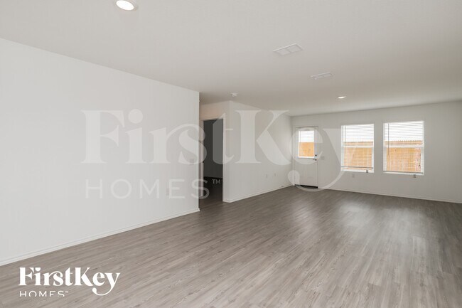 Photo - 4518 Emma Way