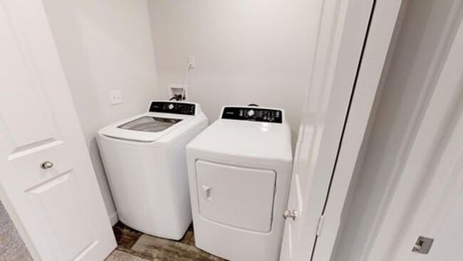 Building Photo - LUXURY TOWNHOME IN OREM!!!