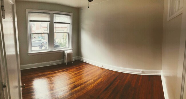 Bedroom 1 - 203 N Plum St Unidad 4