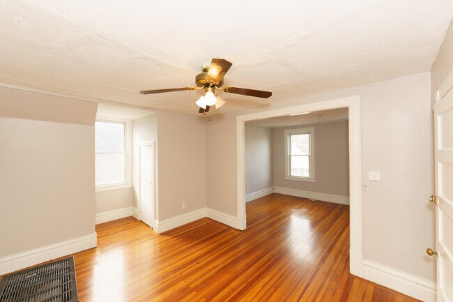 Photo - 6 Larch Ave Unidad 3rd floor