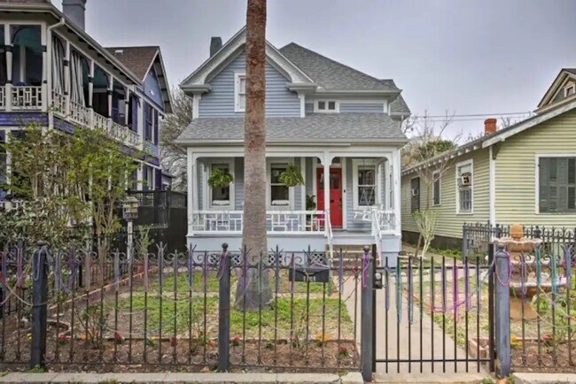 Photo - 1124 Church St