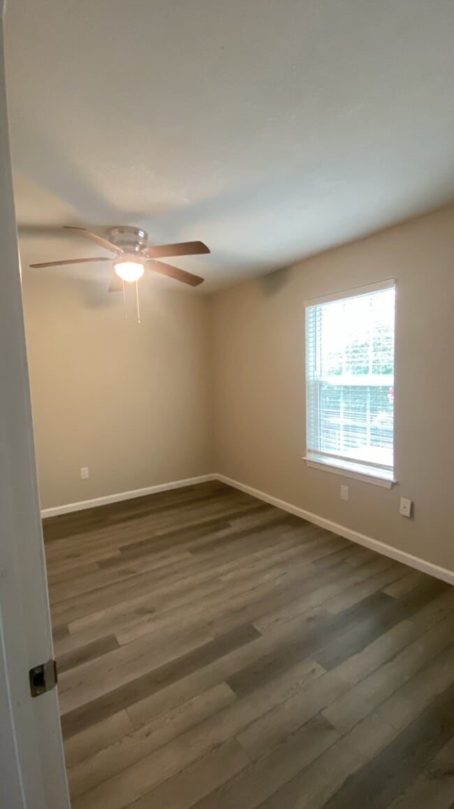 Photo - 122 Hampton Dr