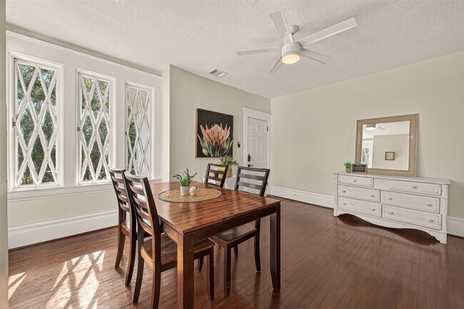 Photo - 324 W Alabama St Unit 2