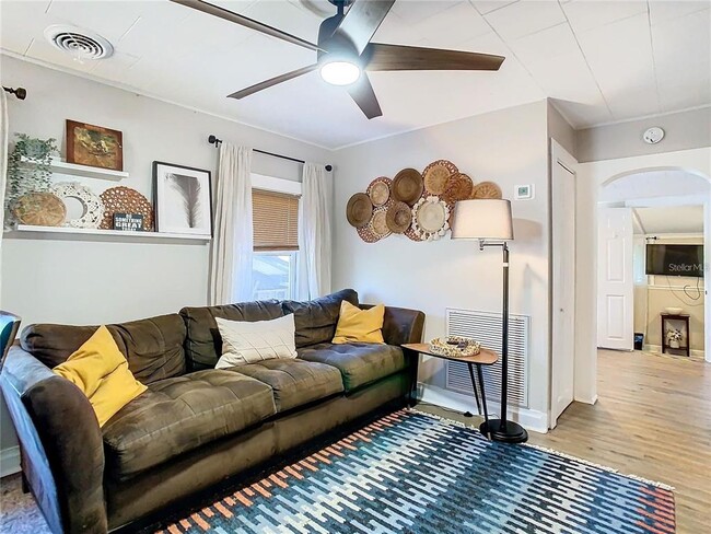 Photo - 303 E Paris St