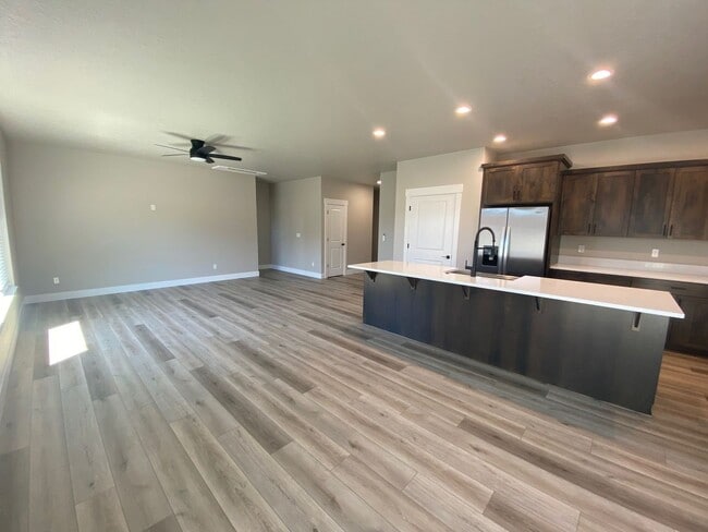 Photo - ~Brand New House in Sutherlin~