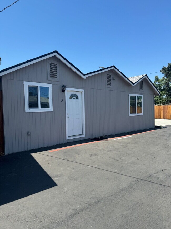 Photo - Now Available – Renovated 2 Bed / 1 Bath A... Unit 3