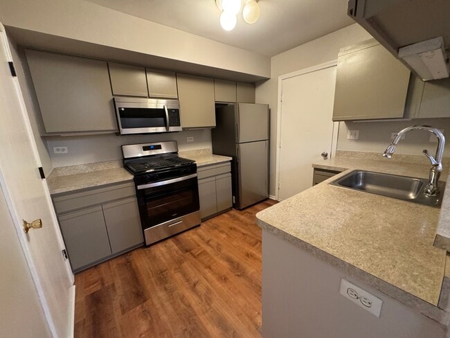 Photo - 407 Trenton Ct