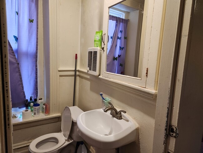 Sink & Toilet