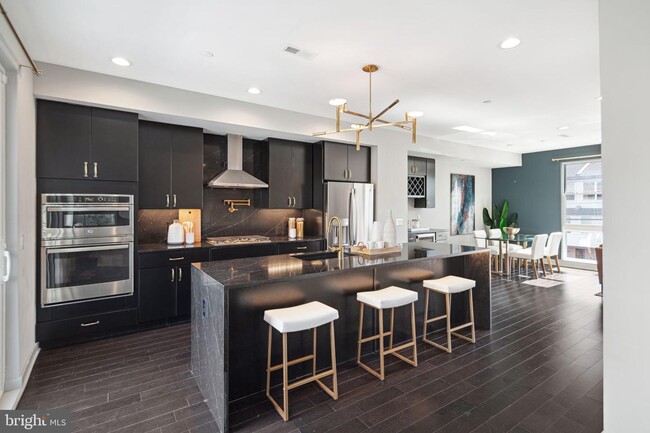 Photo - 670 N 13th St