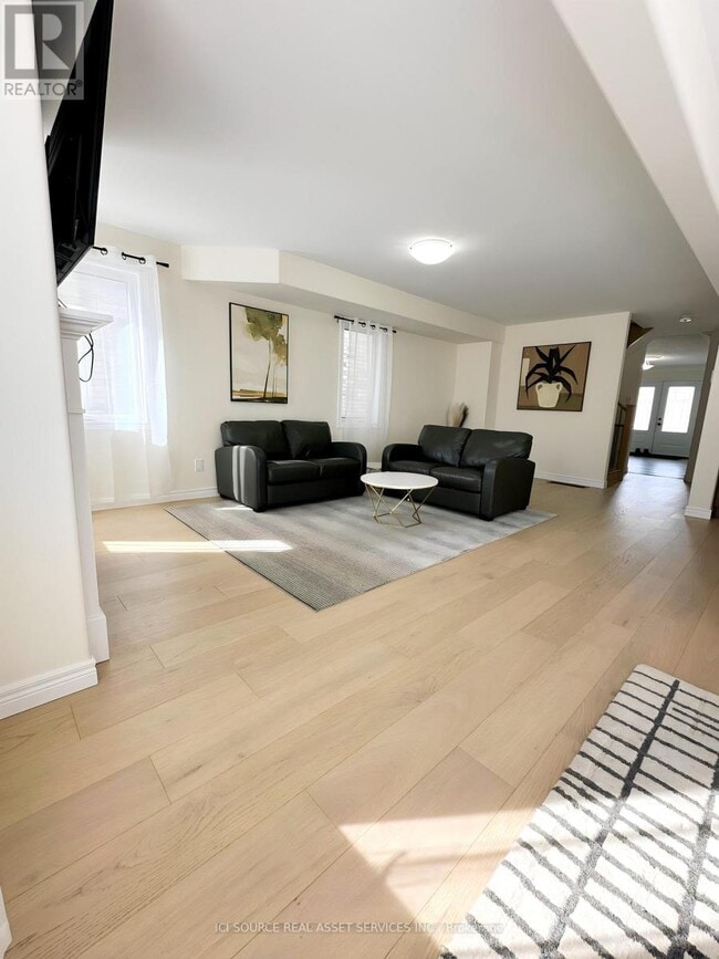 Photo - 905 Bamford Ter