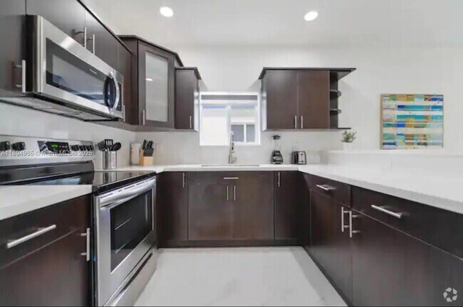 Building Photo - 8758 NW 22nd Ct Rental