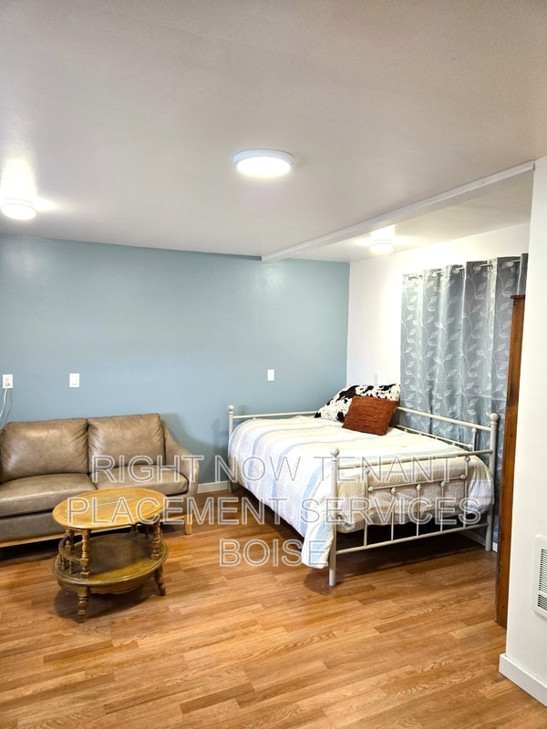 Building Photo - 15822 Riverside Rd Rental