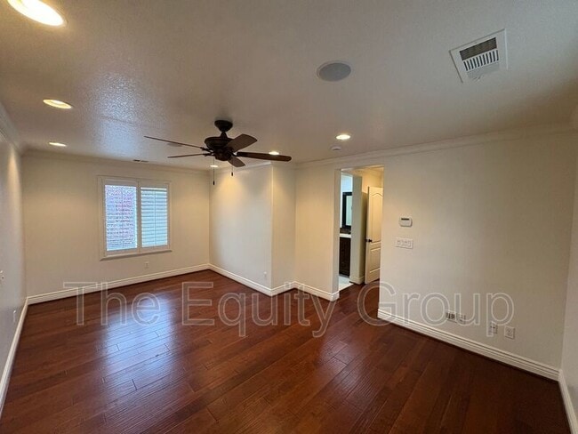 Photo - 3842 W Buena Vista Ave