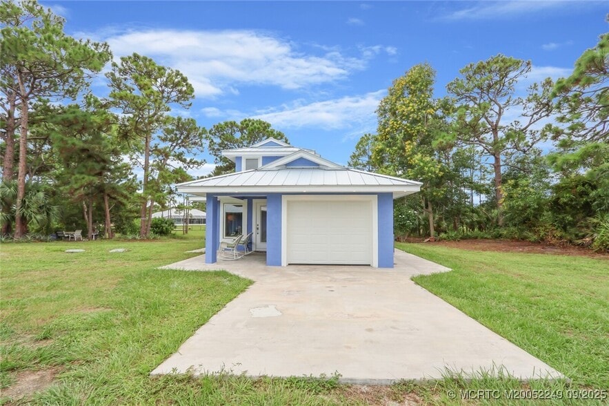 64 NE Acacia Trail