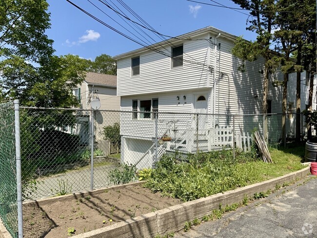 Building Photo - 86-88-88 Sylvia St Rental