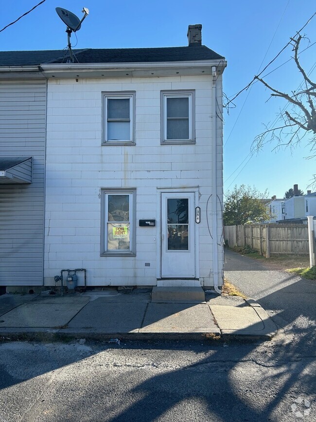 Building Photo - Semi Detached with off street parking Rental