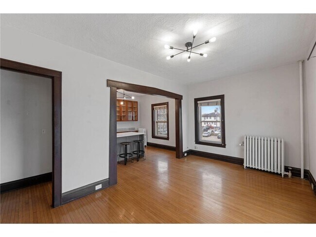 Photo - 2881 Irving Ave S