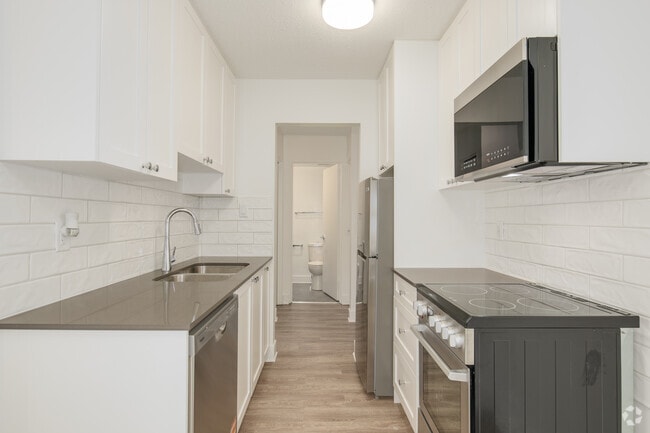 2BR, 1.5BA - 775SF