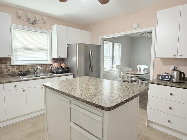 Photo - 207 Kathleen Ave Unit Room 2
