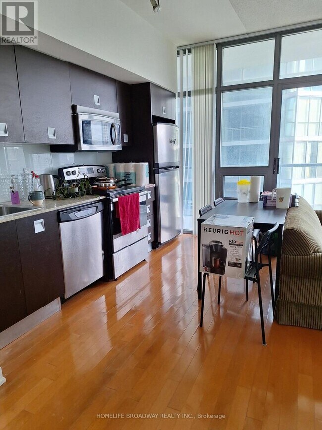 Photo - 33 Charles St E Unit 1402