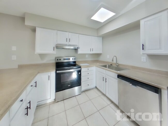 Photo - 823 W Juanita Cir