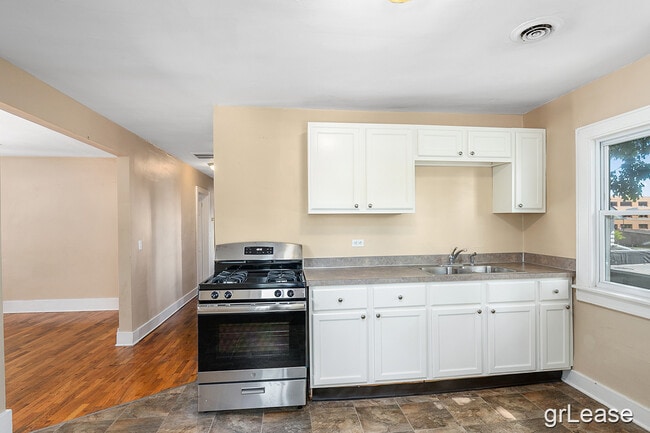 618 Veto St NW Unit 2