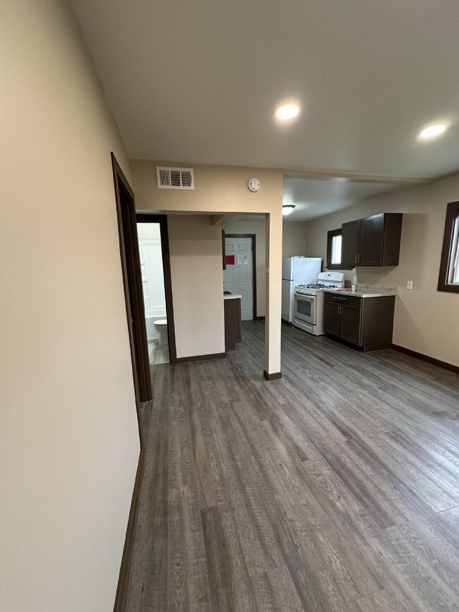 Photo - 1824 Royce Ave