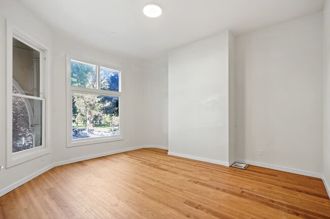 Photo - 124 Lyon St Unit 126