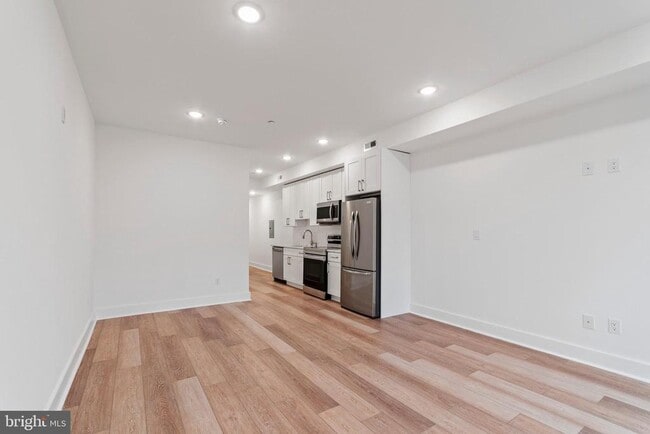 Photo - 2904 W Diamond St Unidad 3