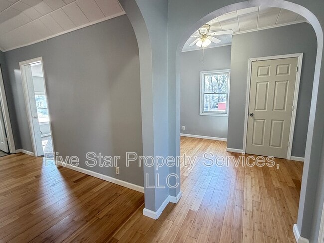 Photo - 100 1/2 N State St