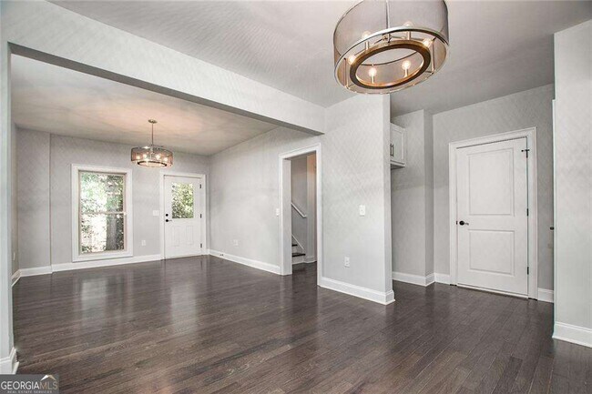 Photo - 338 7th St NE