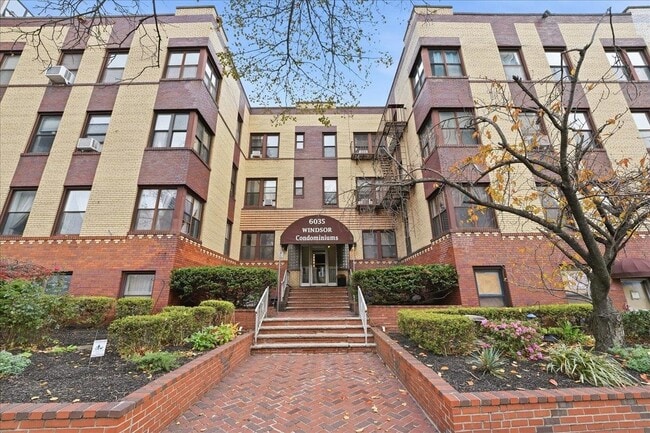 Building Photo - 6035 JFK Blvd E Unit C2