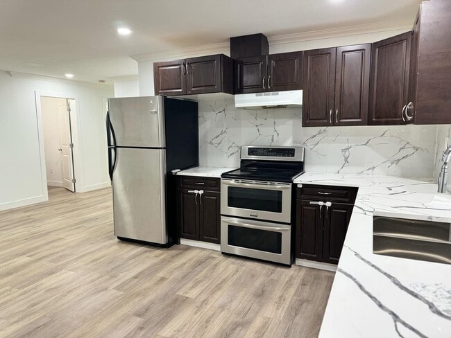 Photo - 9361 164A St