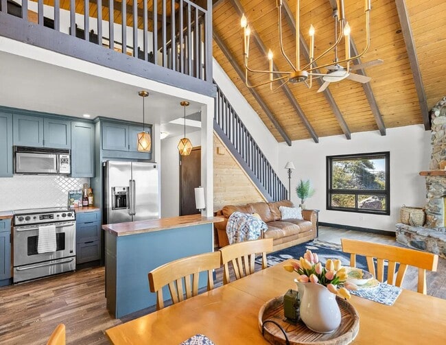 Building Photo - Furnished Mountain Retreat