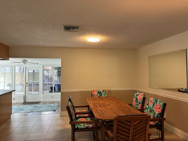 Photo - 105 N Bay Hills Blvd