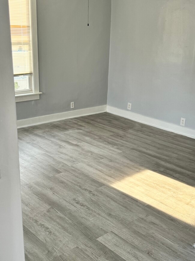 Photo - 49 Buell St Unit 1 floor