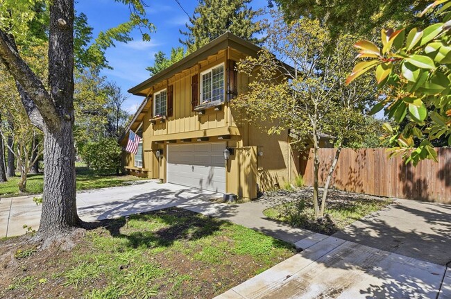 Photo - 3283 Cambridge Rd