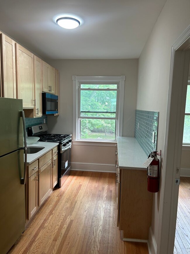 Photo - Renovated 2 Bed Apartment 1 block to downtown with Laundry and Central Air Unit B