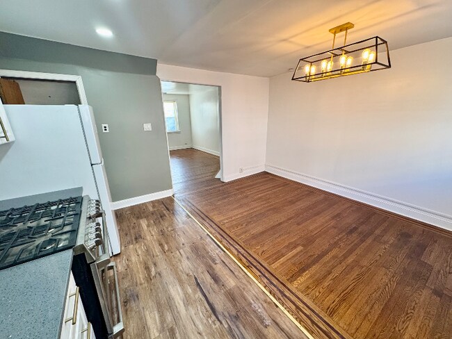 Photo - 7111 Greenwood Ave