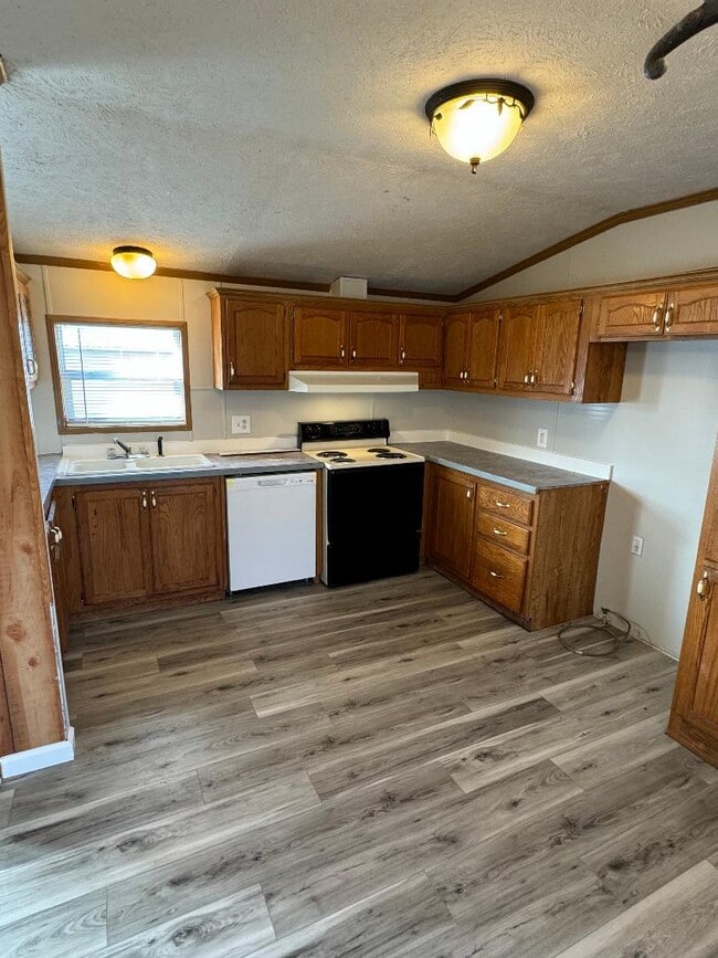 Photo - 1272 Kathy Ave