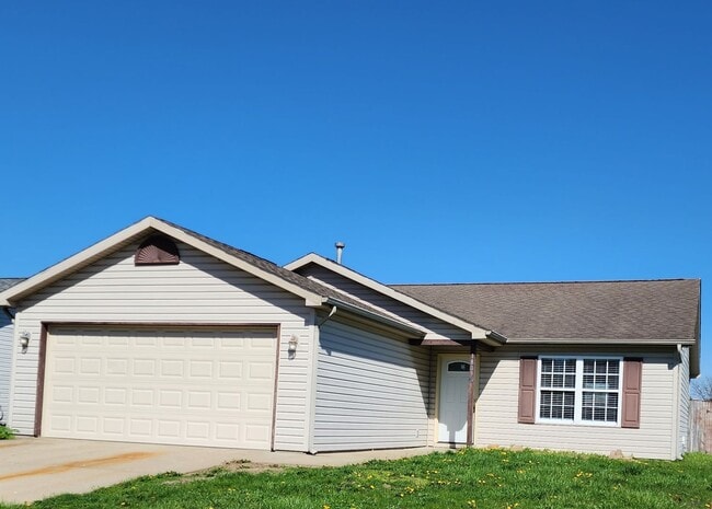 Building Photo - Newly Renovated! 3 Bedroom, 2 Bath, 2 Car ... Rental
