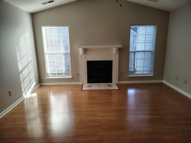 Photo - 642 Aspen St