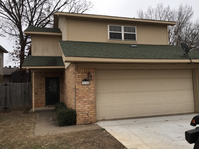 Building Photo - 3/2/2 Fence yard Great location LISD Rental