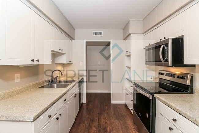 Photo - SPECIAL!!- $1000 off First Full Month if a...