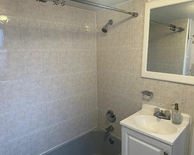 Photo - 296 Webster Ave Unidad 2