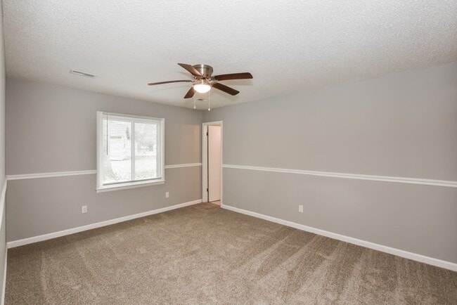 Photo - 619 Larry Dr