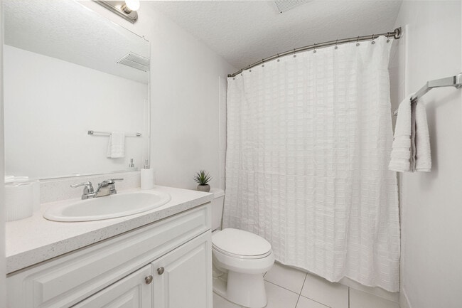 2/2 - Guest Bathroom